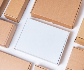 white and kraft shipping boxes